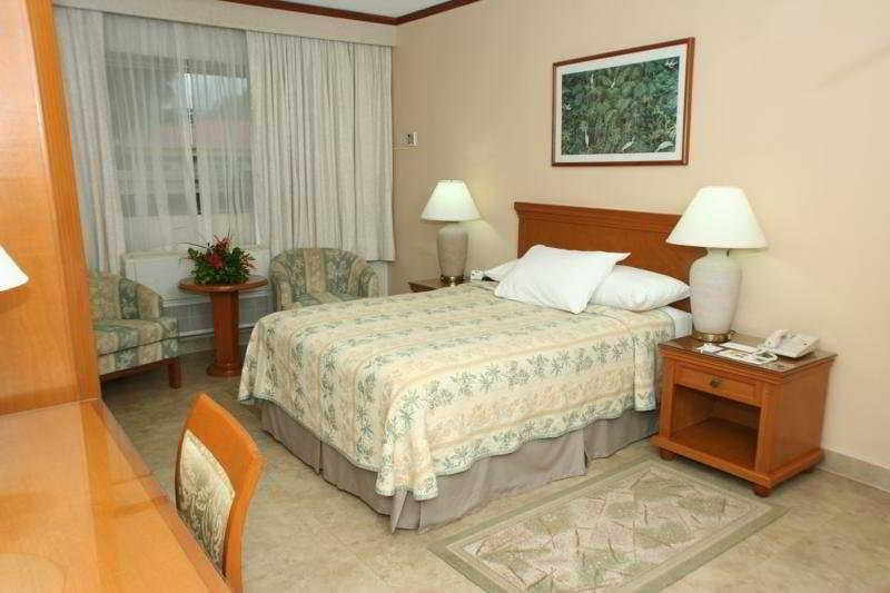 Hotel Globales Camino Real ماناجوا الغرفة الصورة